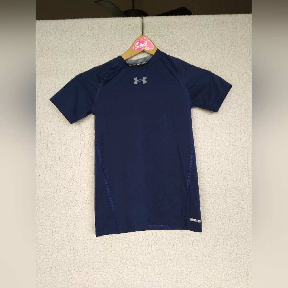 Boys Fitted UA top
